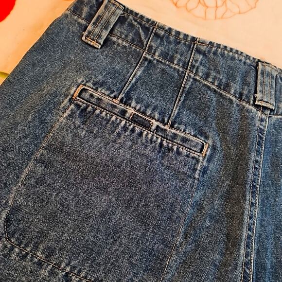 Essentials Classic Womens Four Pocket Zip & Button Blue Jean Shorts Size 12 - Picture 6 of 8